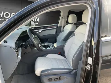 Touareg 3.0TDI  Elegance 4Motion AHK+Navi+Pano