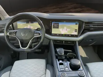 Touareg 3.0TDI  Elegance 4Motion AHK+Navi+Pano