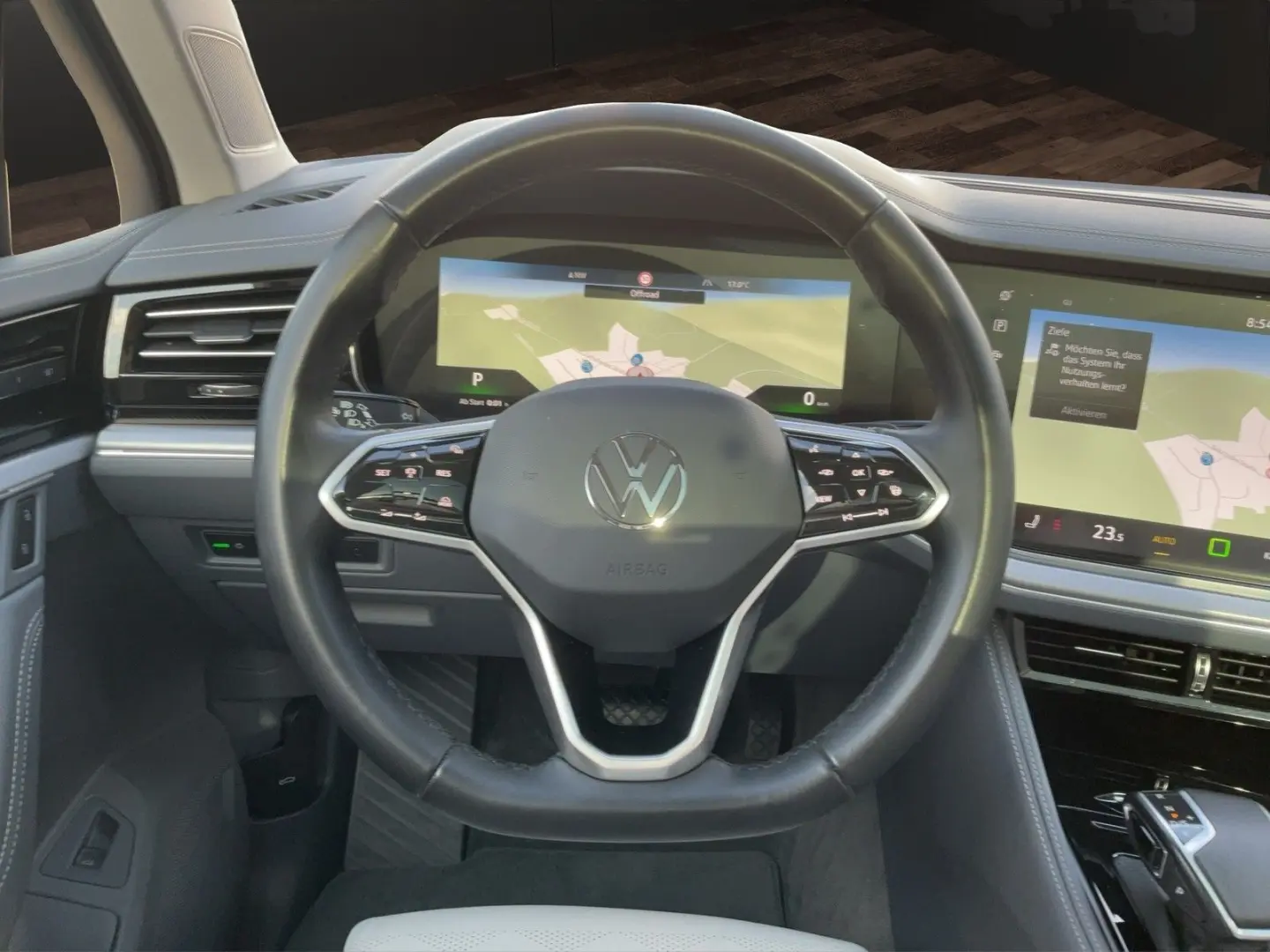 Touareg 3.0TDI  Elegance 4Motion AHK+Navi+Pano