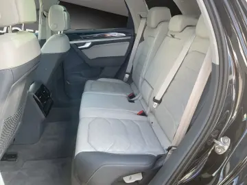 Touareg 3.0TDI  Elegance 4Motion AHK+Navi+Pano