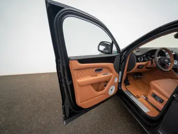 Bentayga Azure V8