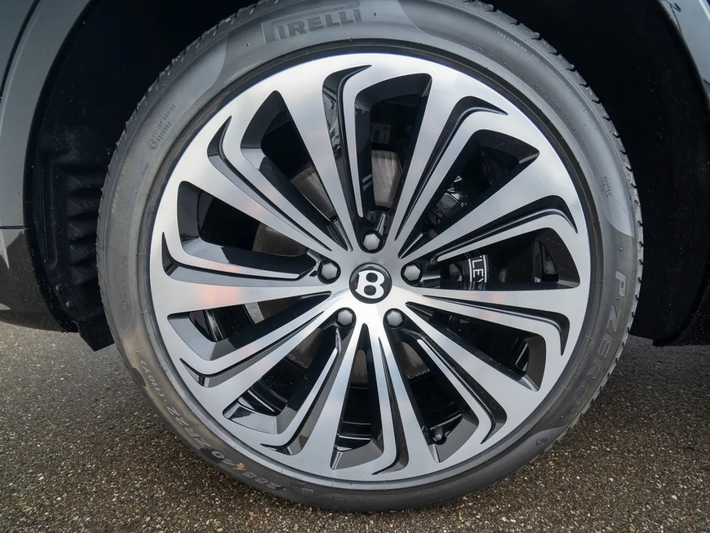 Bentayga Azure V8