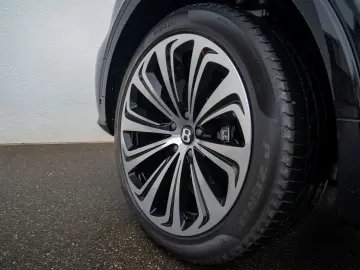 Bentayga Azure V8