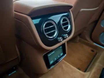 Bentayga Azure V8