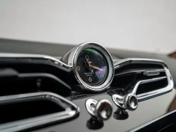 Bentayga Azure V8