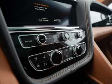 Bentayga Azure V8