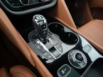 Bentayga Azure V8