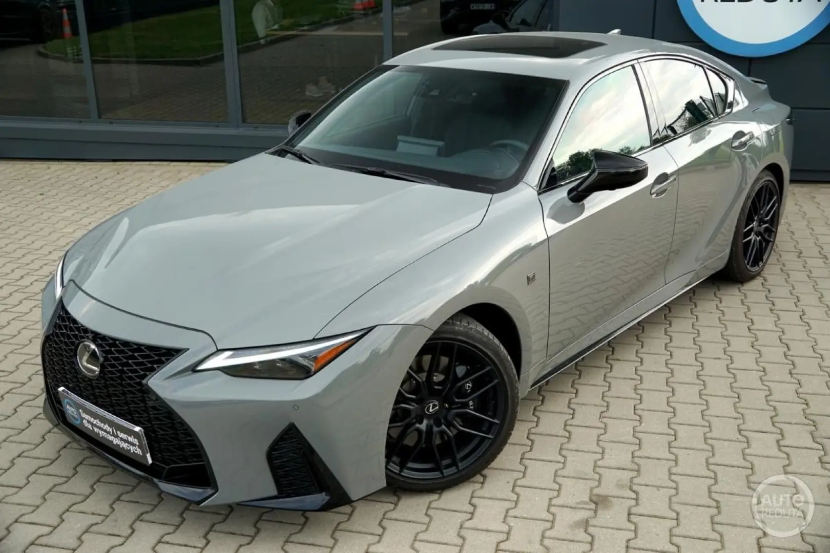 IS 500 F Sport Performance