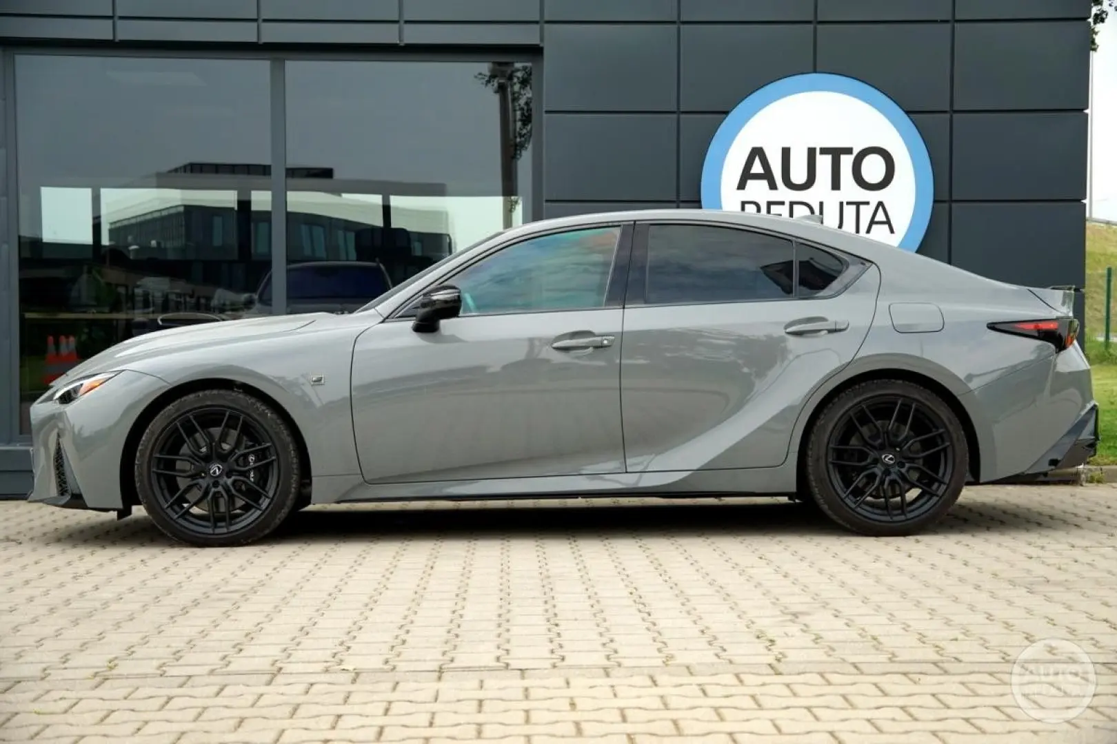 IS 500 F Sport Performance