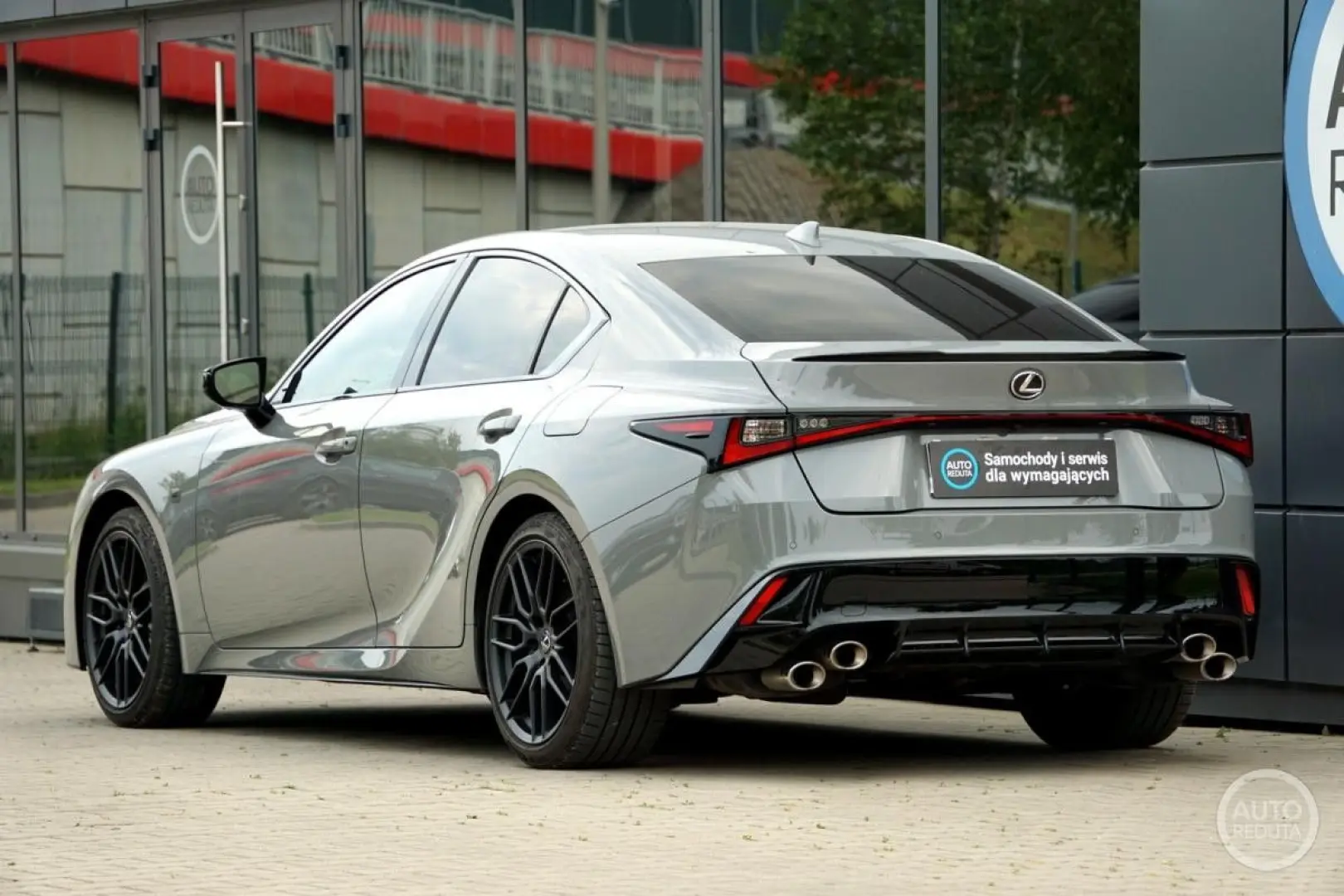 IS 500 F Sport Performance