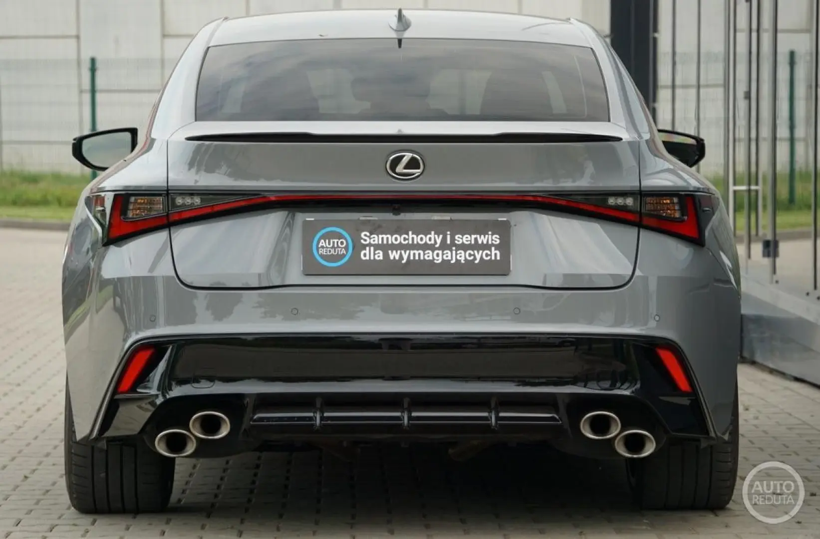 IS 500 F Sport Performance