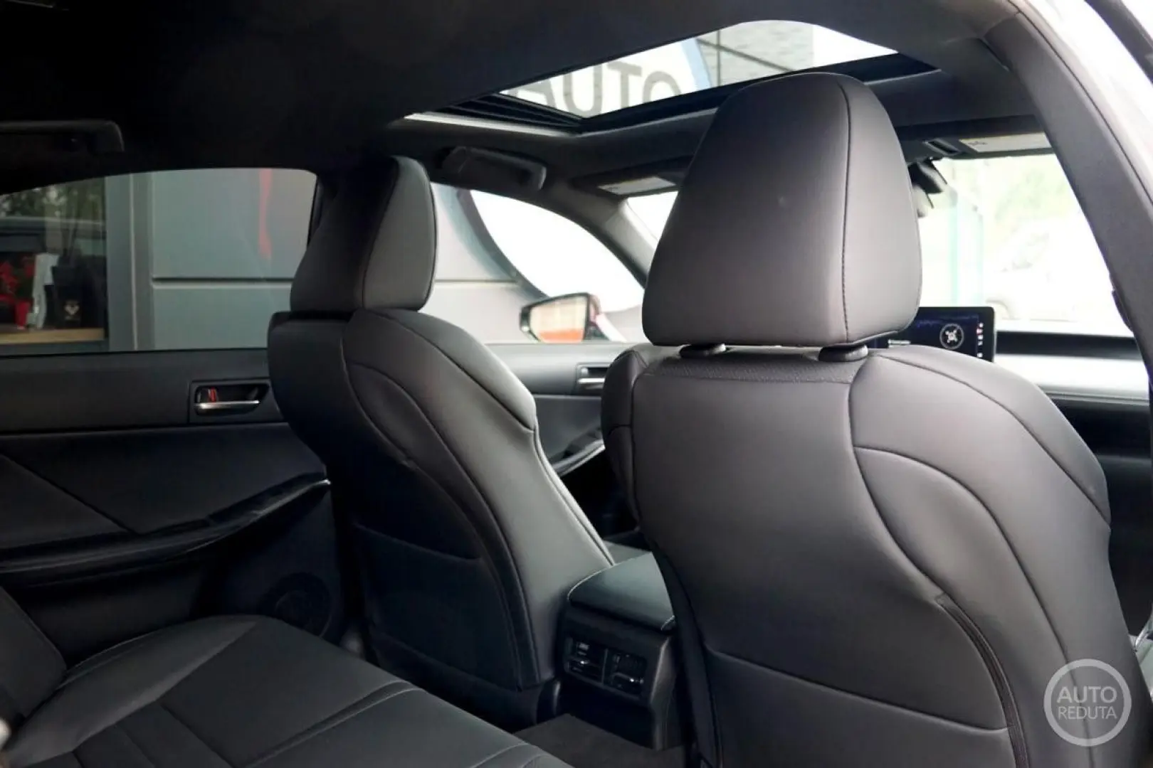 IS 500 F Sport Performance