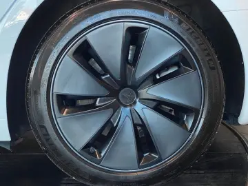 Model 3 AWD Long Range Dual Highland Sbel LED