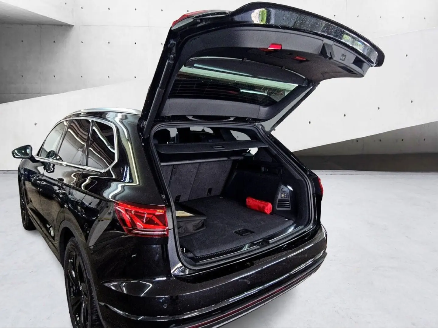 Touareg Elegance 3.0 eHybrid IQ LUFT PANO 360°