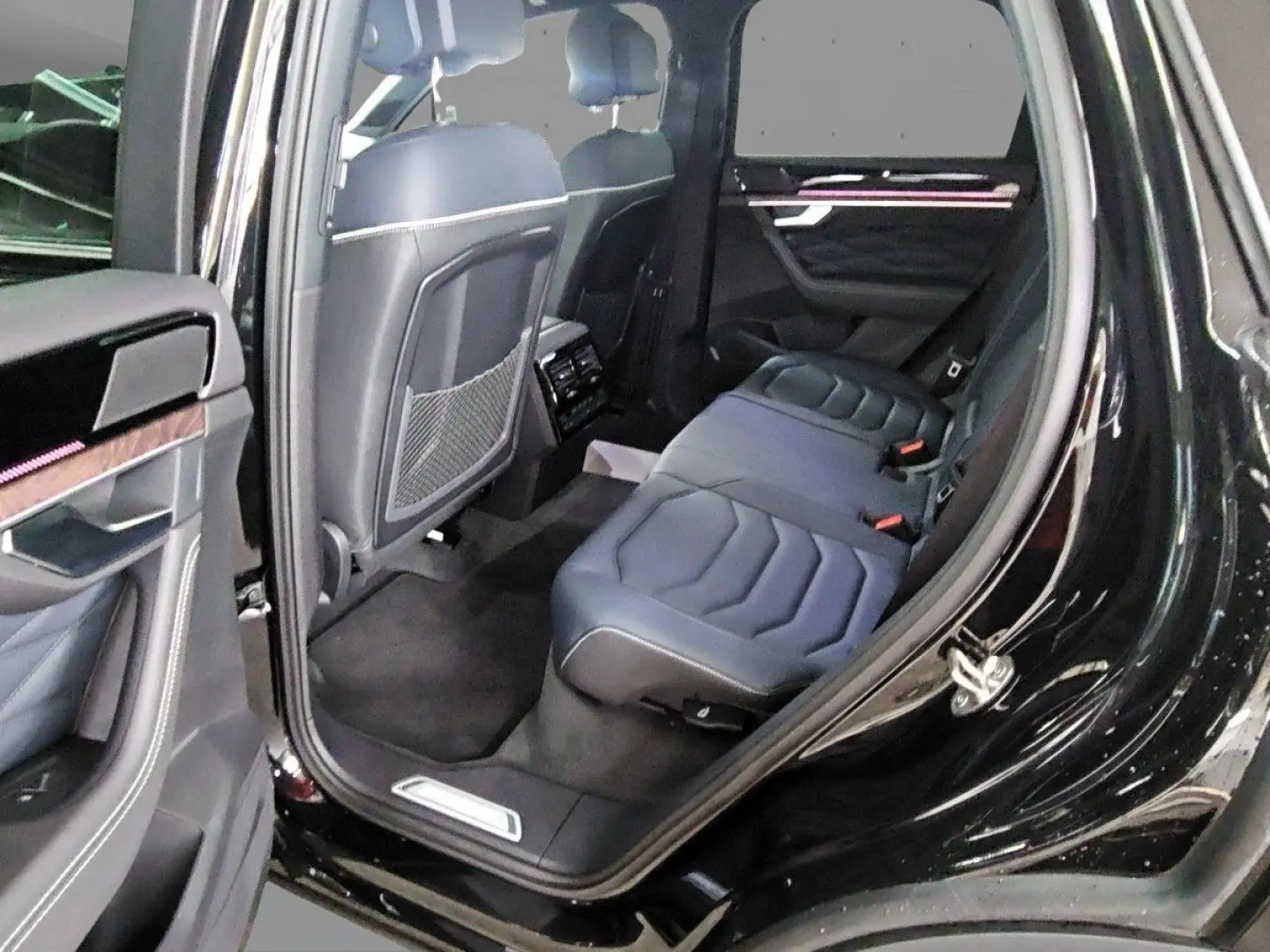Touareg Elegance 3.0 eHybrid IQ LUFT PANO 360°