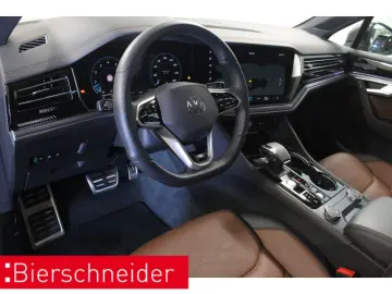 Touareg 3.0 TSI 2x R-Line 20 PANO AHK STAND