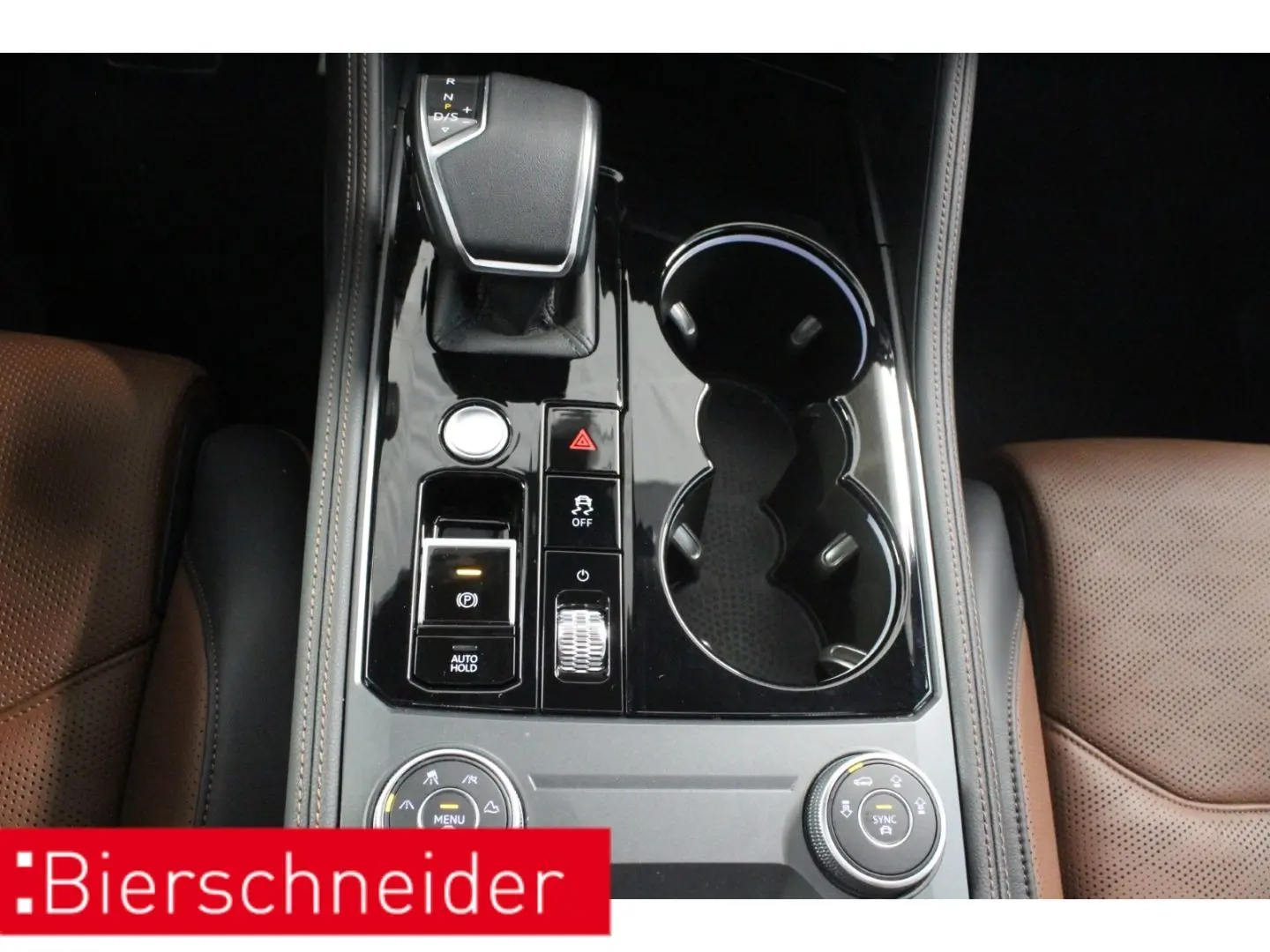 Touareg 3.0 TSI 2x R-Line 20 PANO AHK STAND