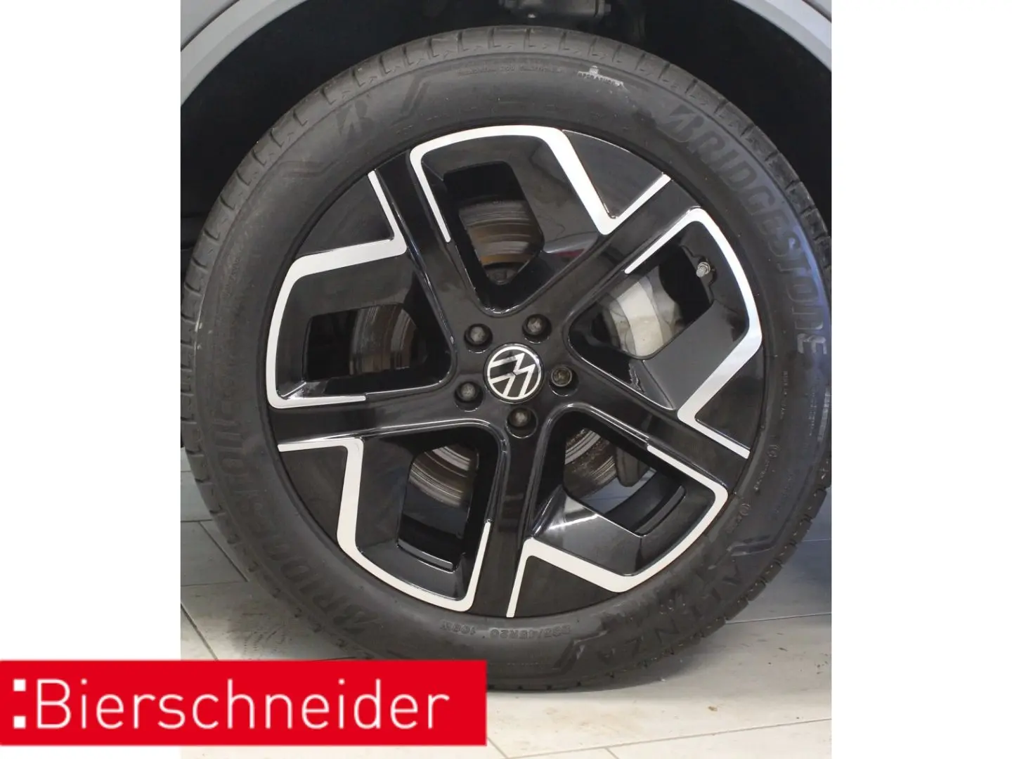 Touareg 3.0 TSI 2x R-Line 20 PANO AHK STAND