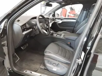 Touareg R-LINE BLACK STYLE 3.0TSI 340PS NP.119T
