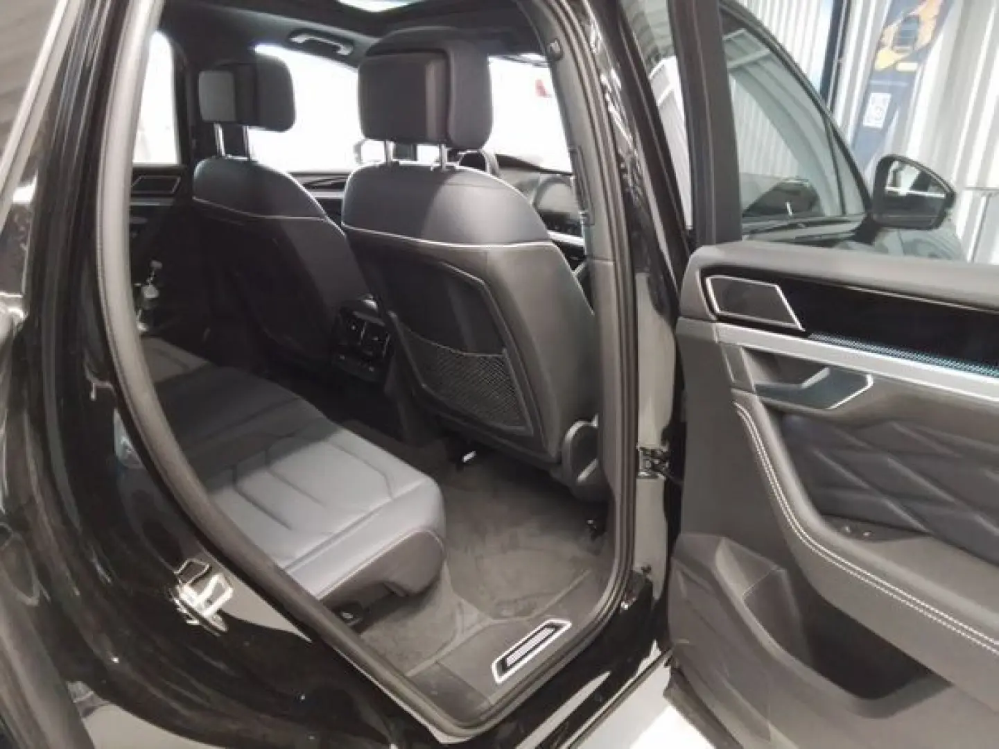 Touareg R-LINE BLACK STYLE 3.0TSI 340PS NP.119T
