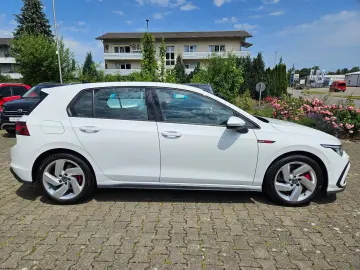 Golf VIII GTI 2.0 TSI Navi Sitzheizung LED Klima