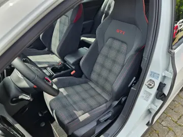 Golf VIII GTI 2.0 TSI Navi Sitzheizung LED Klima