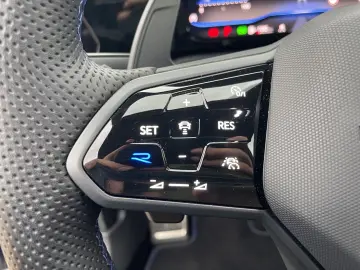 Golf VIII Variant R 2.0 TSI OPF 4Motion +DSG+LED
