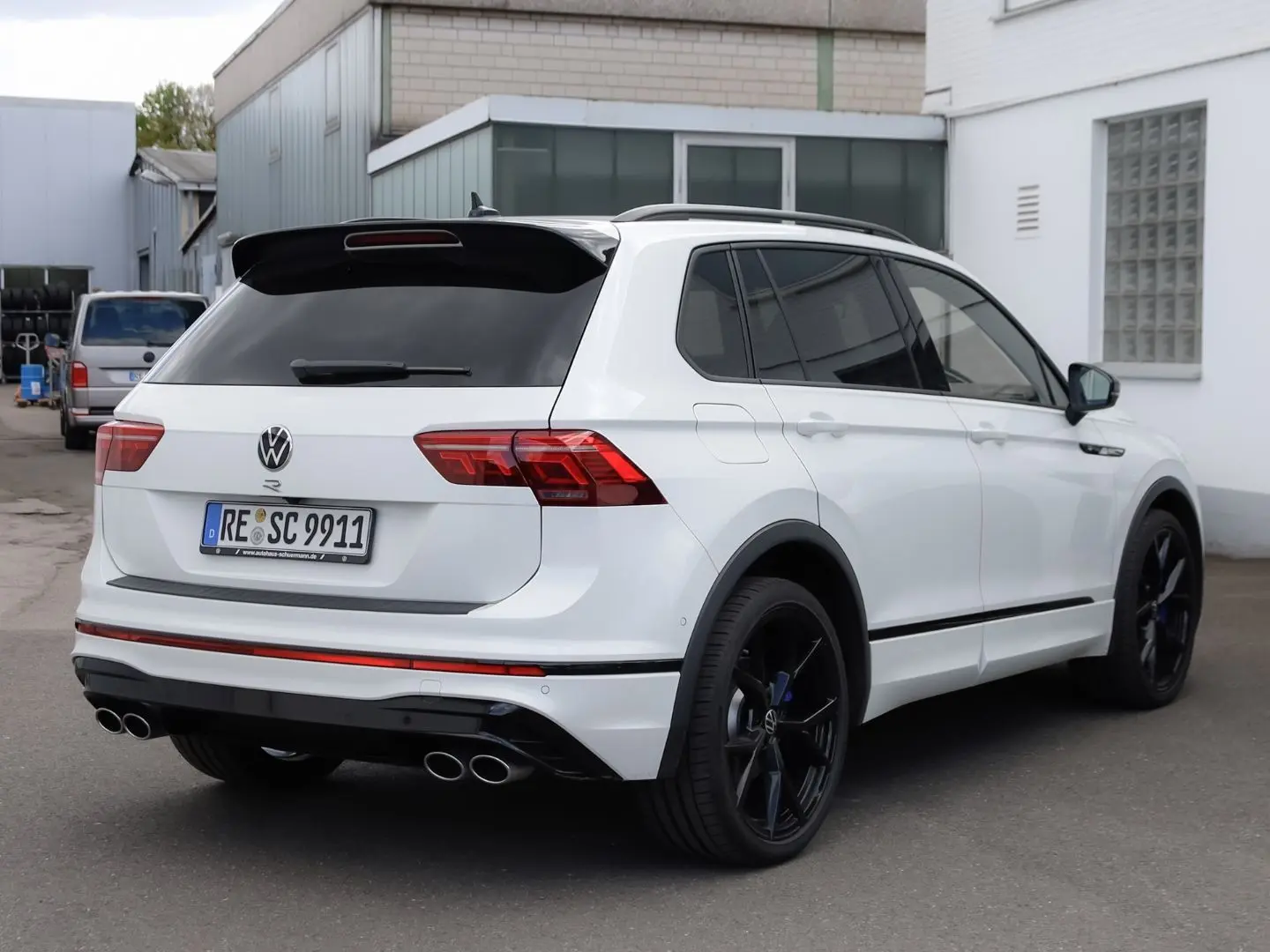 Tiguan R BLACKSTYLE 4M DSG HEADUP AHK DCC MATRIX