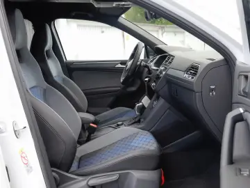 Tiguan R BLACKSTYLE 4M DSG HEADUP AHK DCC MATRIX