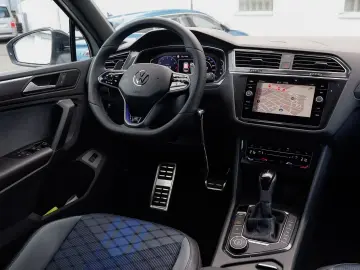 Tiguan R BLACKSTYLE 4M DSG HEADUP AHK DCC MATRIX