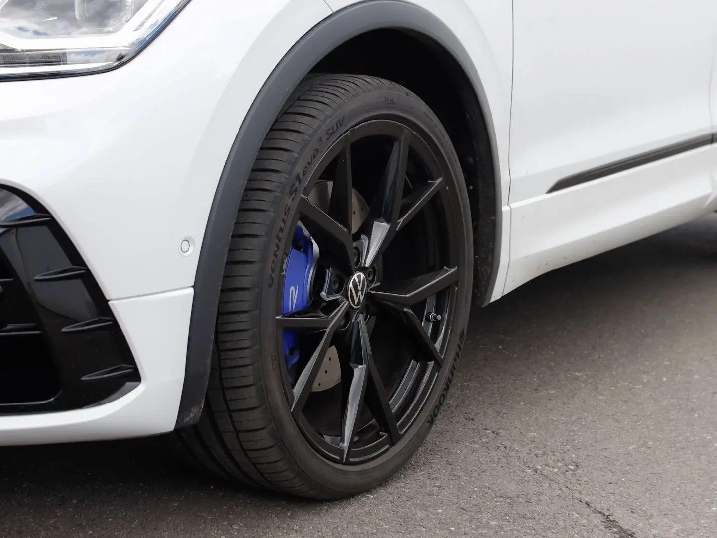 Tiguan R BLACKSTYLE 4M DSG HEADUP AHK DCC MATRIX
