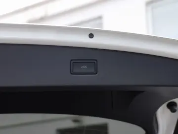 Tiguan R BLACKSTYLE 4M DSG HEADUP AHK DCC MATRIX