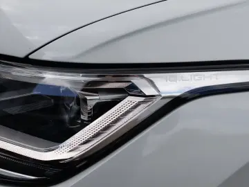 Tiguan R BLACKSTYLE 4M DSG HEADUP AHK DCC MATRIX
