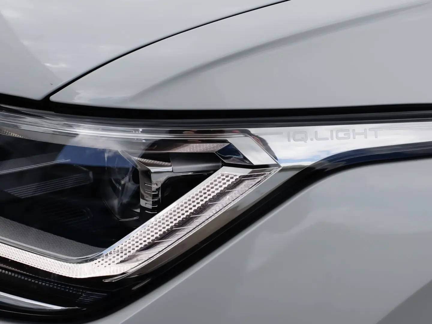 Tiguan R BLACKSTYLE 4M DSG HEADUP AHK DCC MATRIX
