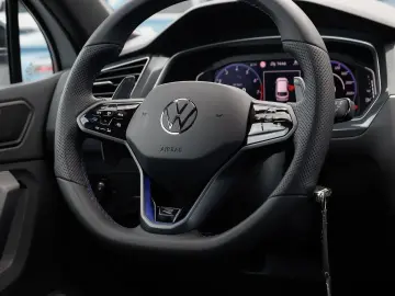 Tiguan R BLACKSTYLE 4M DSG HEADUP AHK DCC MATRIX