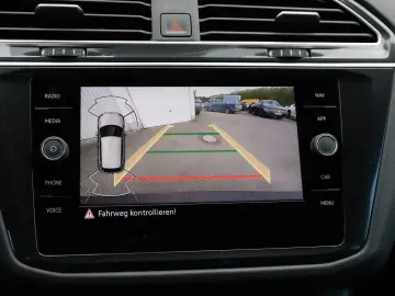 Tiguan R BLACKSTYLE 4M DSG HEADUP AHK DCC MATRIX