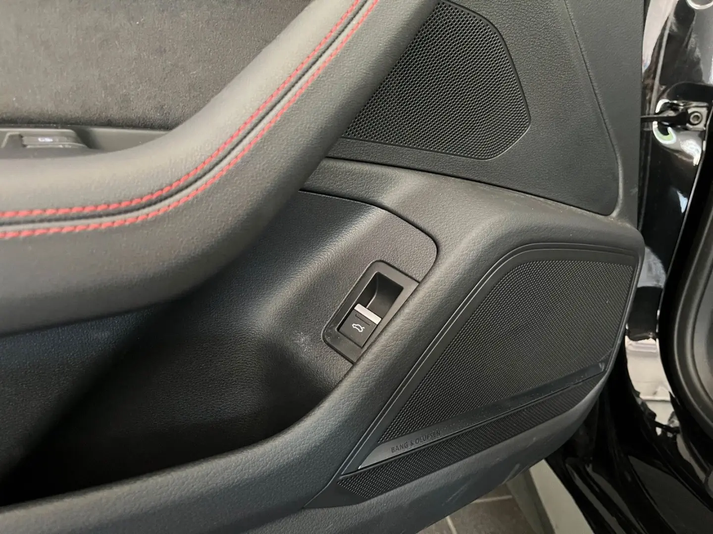 RS6 Avant 4.0 TFSI quattro/PANO-DA/B&O/LEDER/22Z