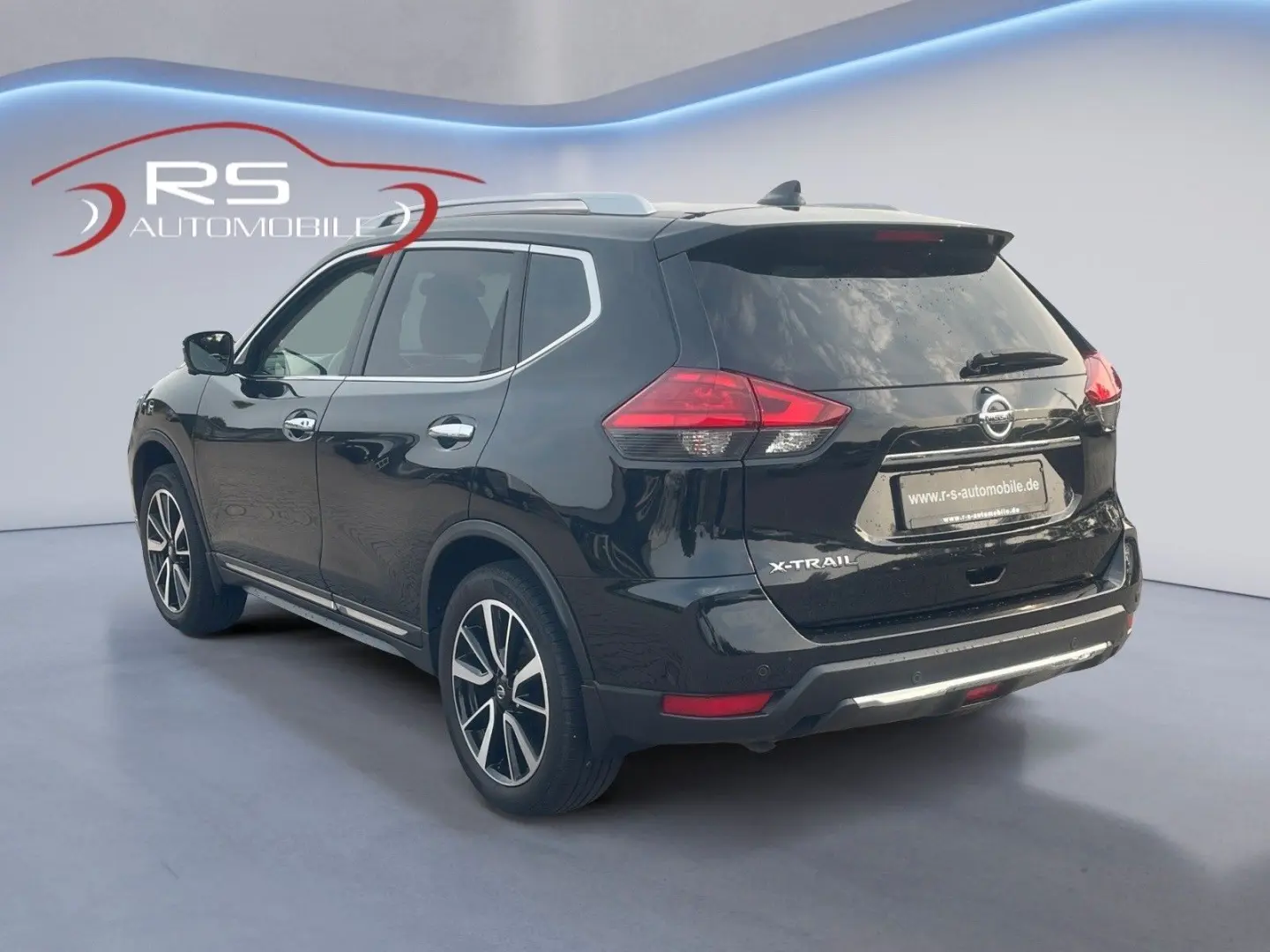 NISSAN X-Trail Tekna  / 7 LOCURI / LEASING