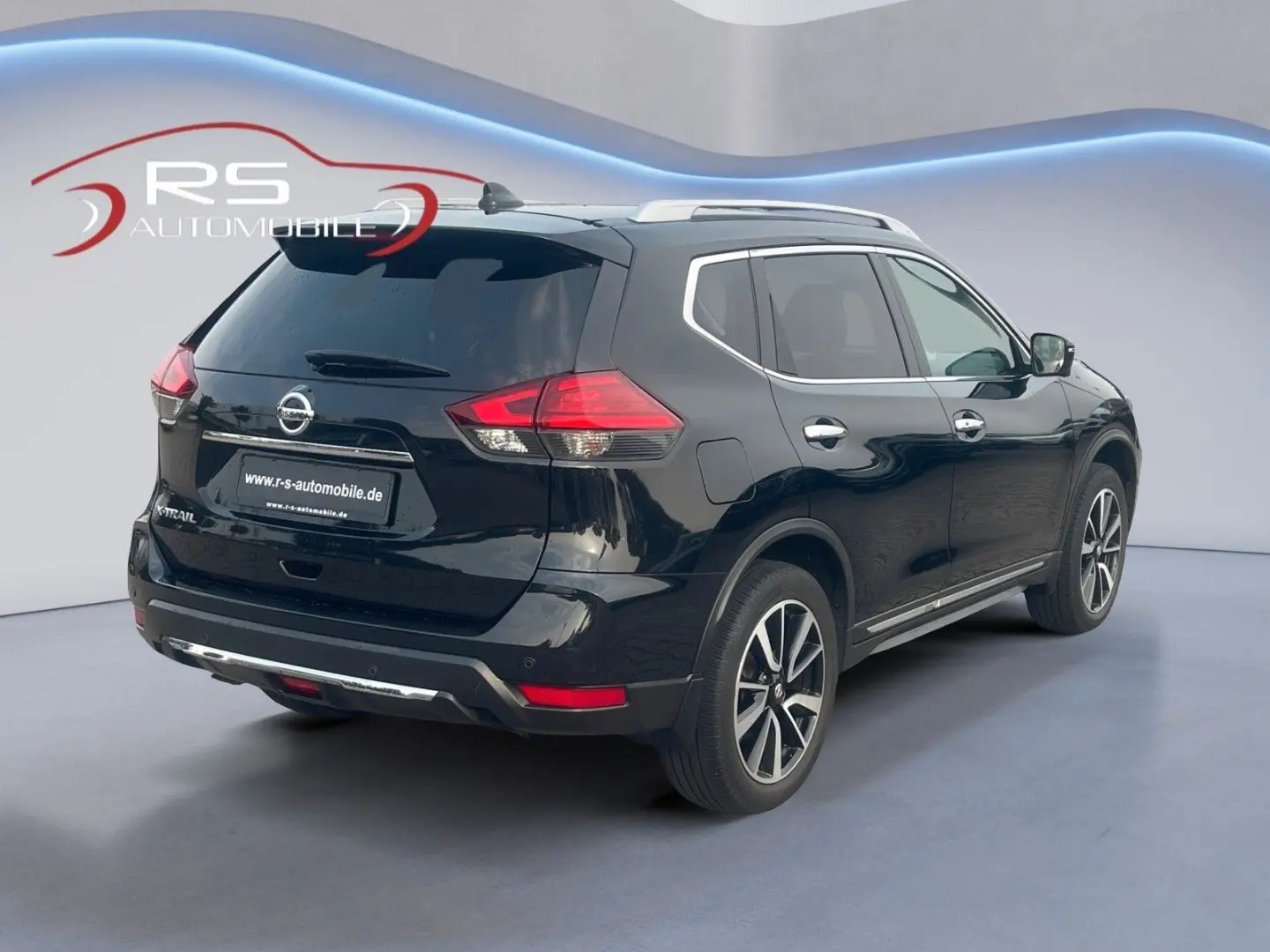 NISSAN X-Trail Tekna  / 7 LOCURI / LEASING