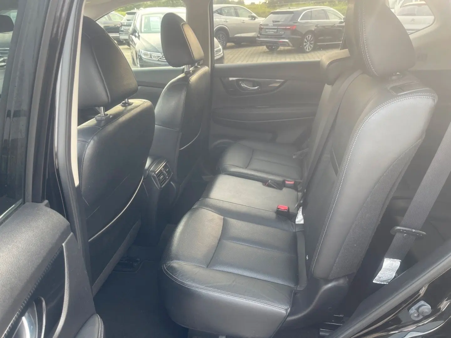 NISSAN X-Trail Tekna  / 7 LOCURI / LEASING