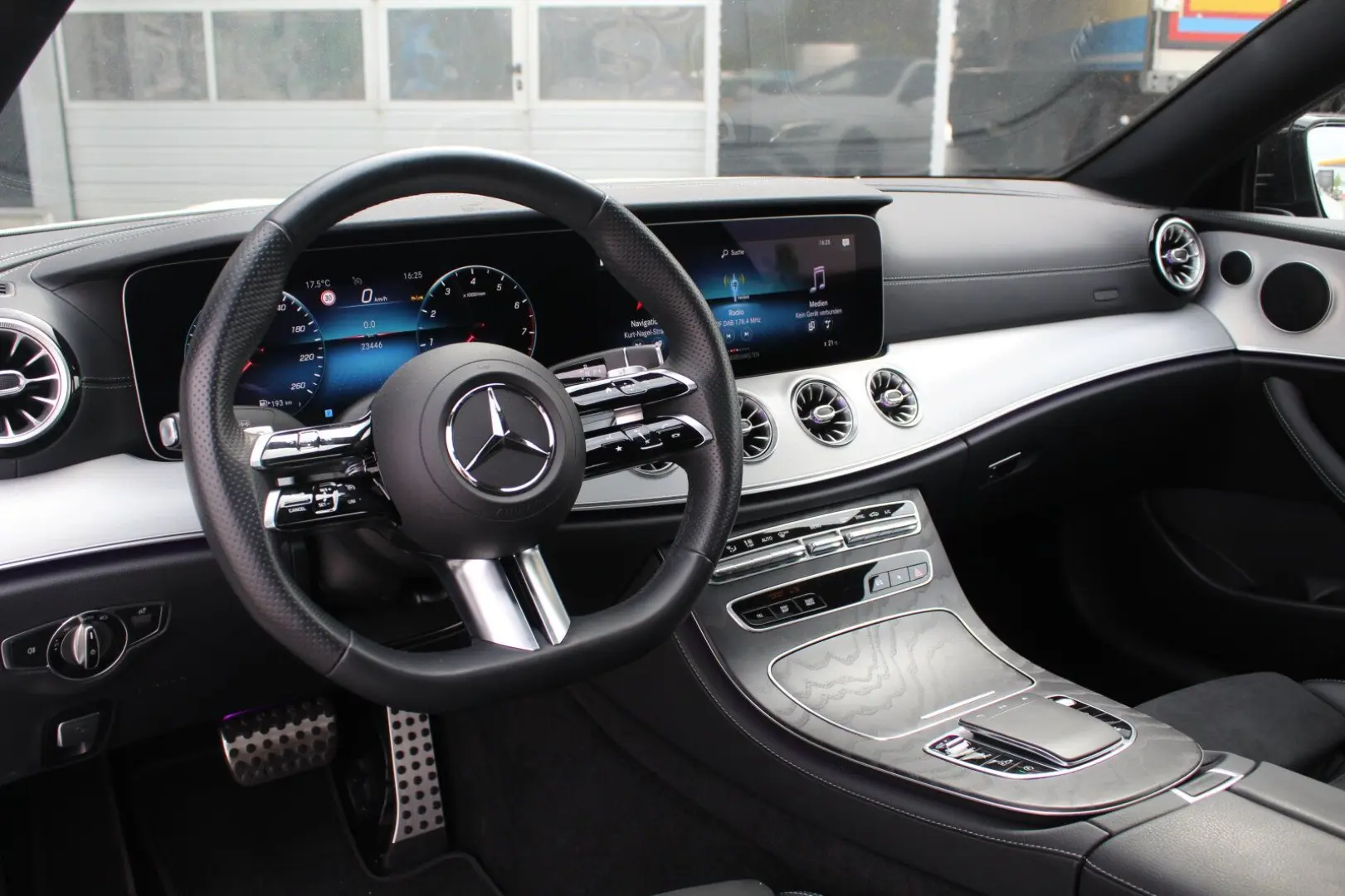 E 300 Coupé AMG +NIGHT+PANO+KAMERA+LED+NAVI+DAB+