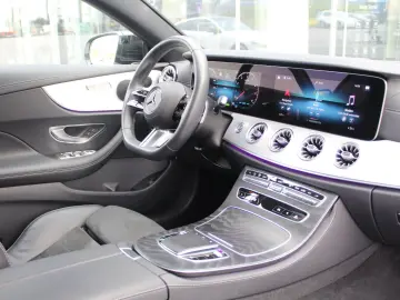 E 300 Coupé AMG +NIGHT+PANO+KAMERA+LED+NAVI+DAB+
