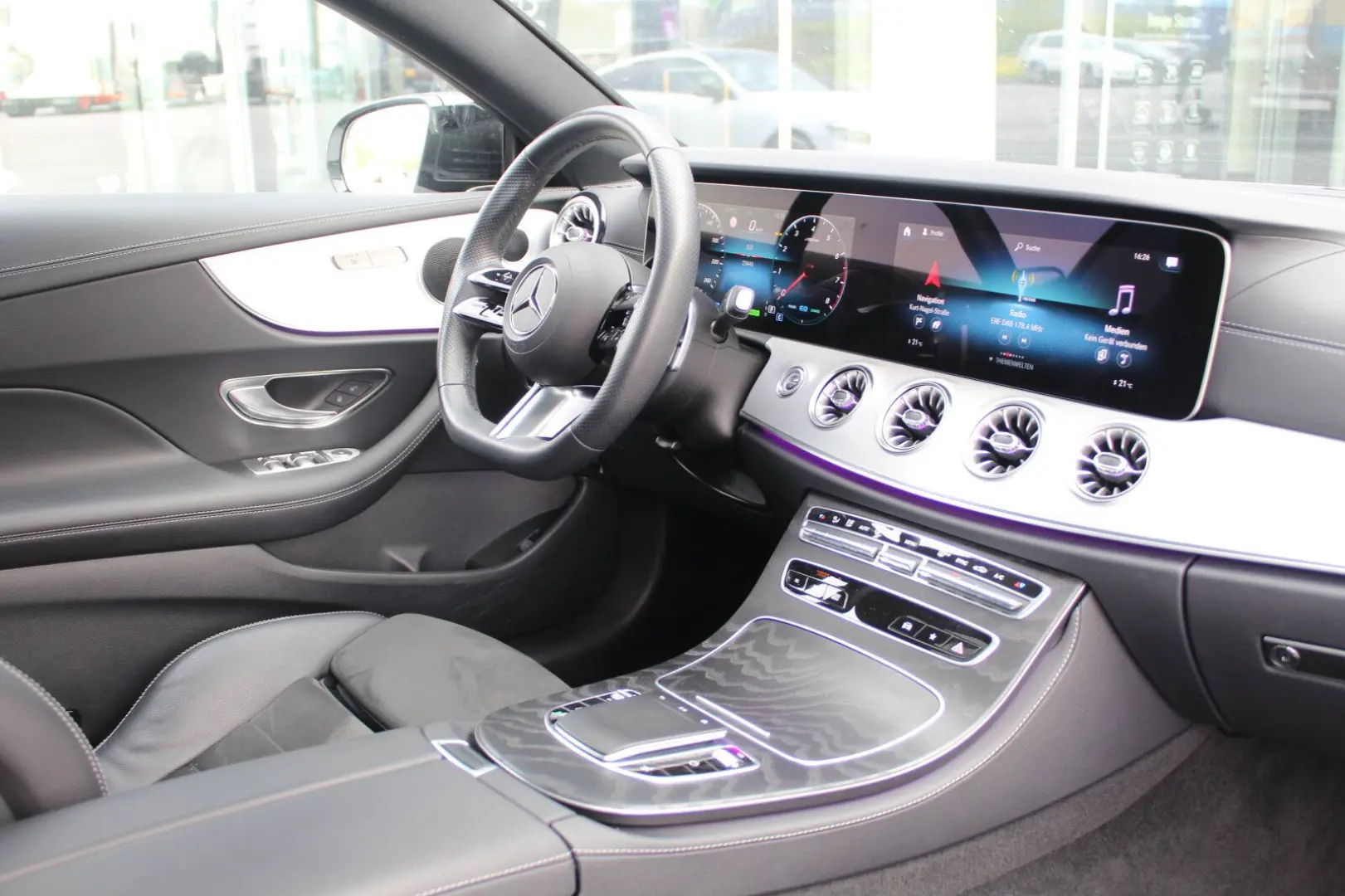 E 300 Coupé AMG +NIGHT+PANO+KAMERA+LED+NAVI+DAB+