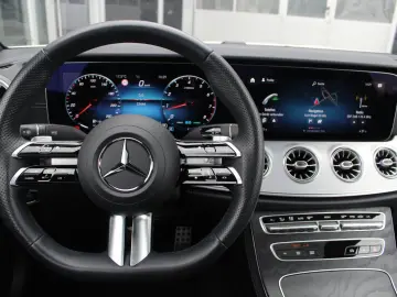 E 300 Coupé AMG +NIGHT+PANO+KAMERA+LED+NAVI+DAB+