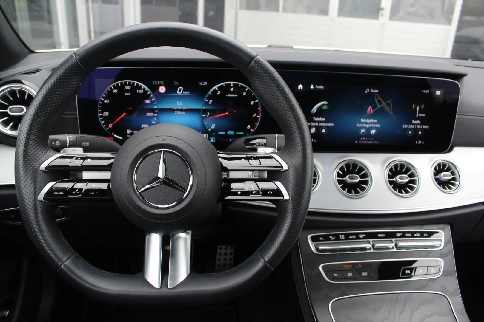 E 300 Coupé AMG +NIGHT+PANO+KAMERA+LED+NAVI+DAB+