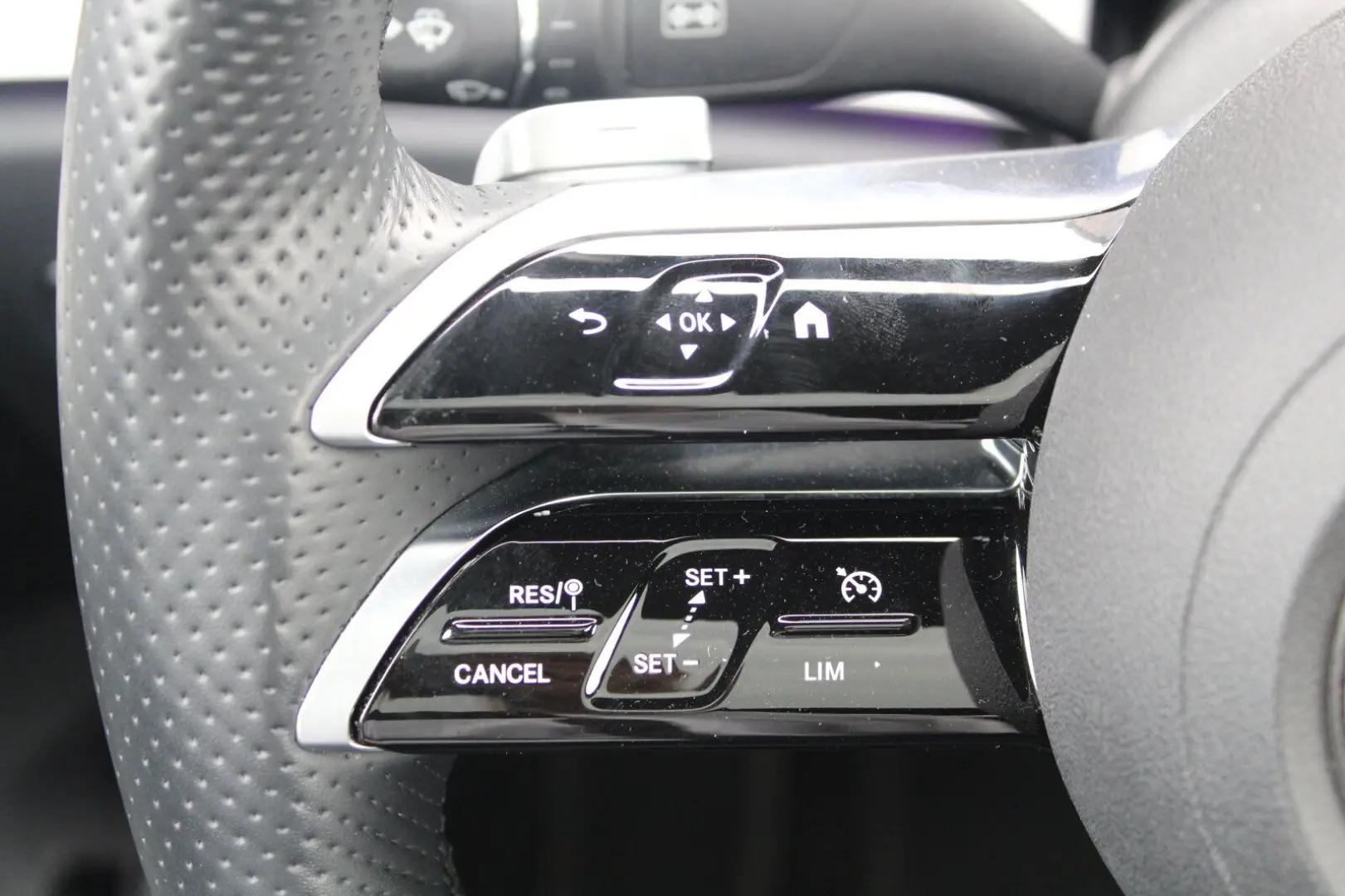 E 300 Coupé AMG +NIGHT+PANO+KAMERA+LED+NAVI+DAB+