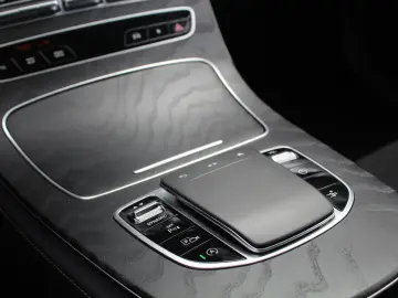 E 300 Coupé AMG +NIGHT+PANO+KAMERA+LED+NAVI+DAB+