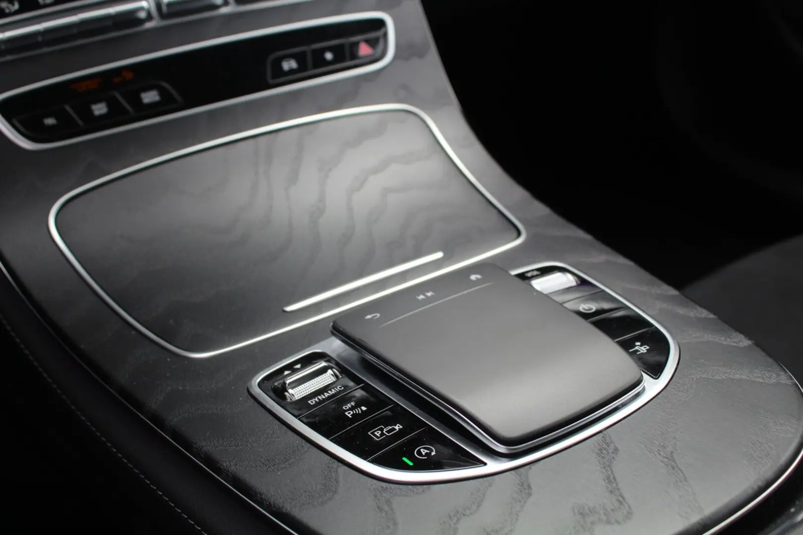 E 300 Coupé AMG +NIGHT+PANO+KAMERA+LED+NAVI+DAB+