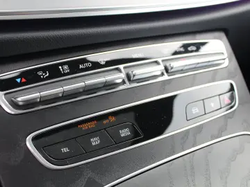 E 300 Coupé AMG +NIGHT+PANO+KAMERA+LED+NAVI+DAB+
