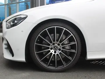 E 300 Coupé AMG +NIGHT+PANO+KAMERA+LED+NAVI+DAB+
